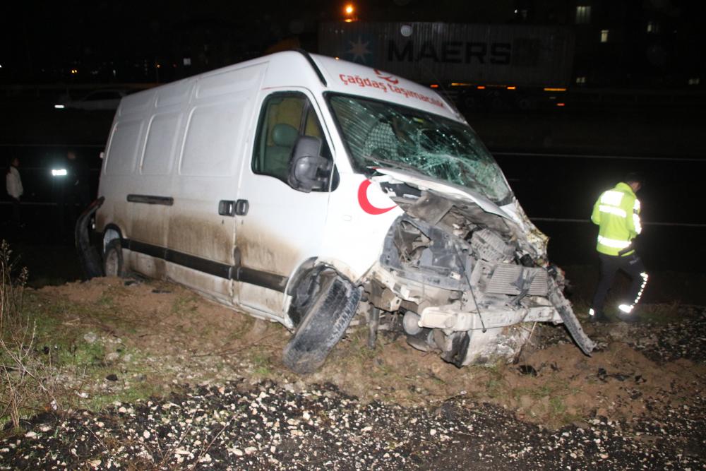 Çerkezköyde ata çarpan minibüsün sürücüsü yaralandı